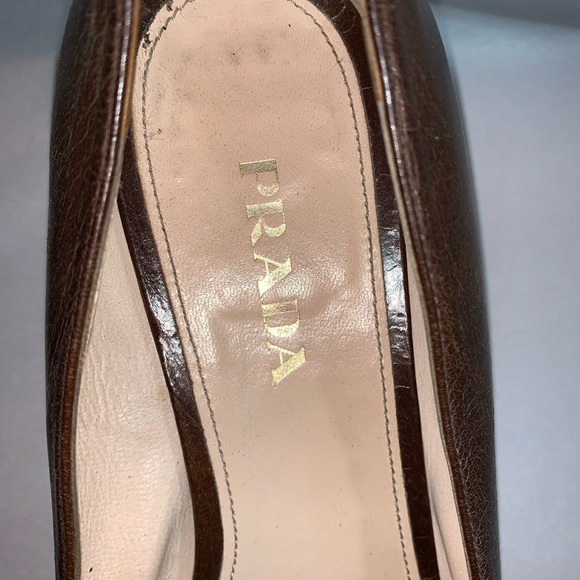 PRADA size 40.5 brown calfskin pumps w/buckle - Picture 3 of 13